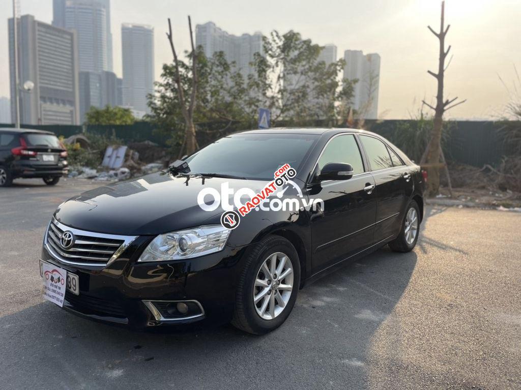 Bán xe Toyota Camry 2.0E sản xuất 2011, màu đen-1