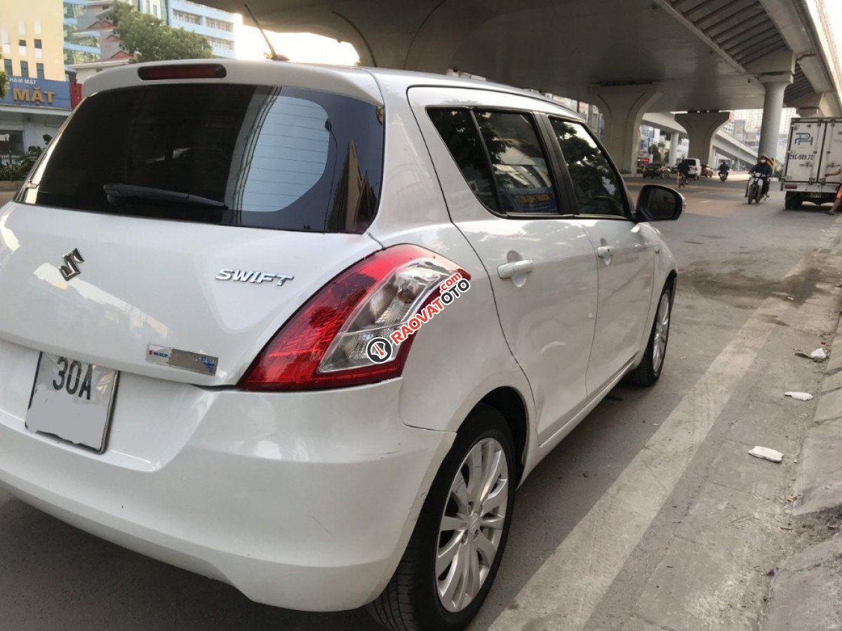 Bán Suzuki Swift AT sản xuất 2015, màu trắng-2