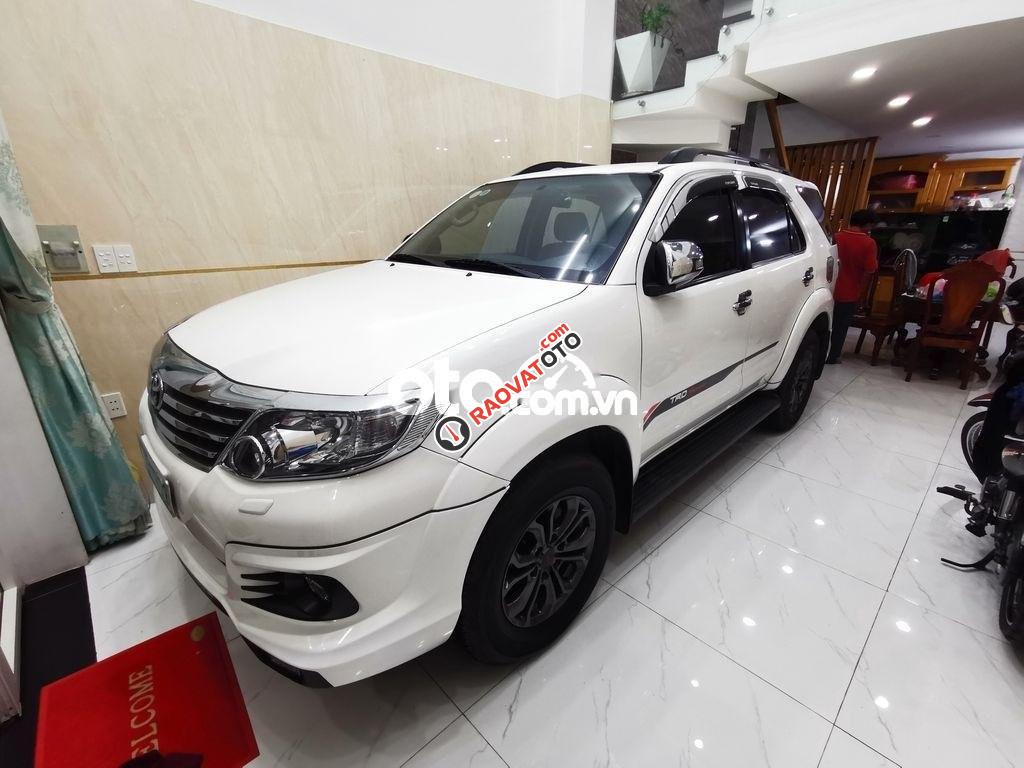 Cần bán gấp Toyota Fortuner TRD Sportivo 4x2 AT năm 2016, màu trắng-0