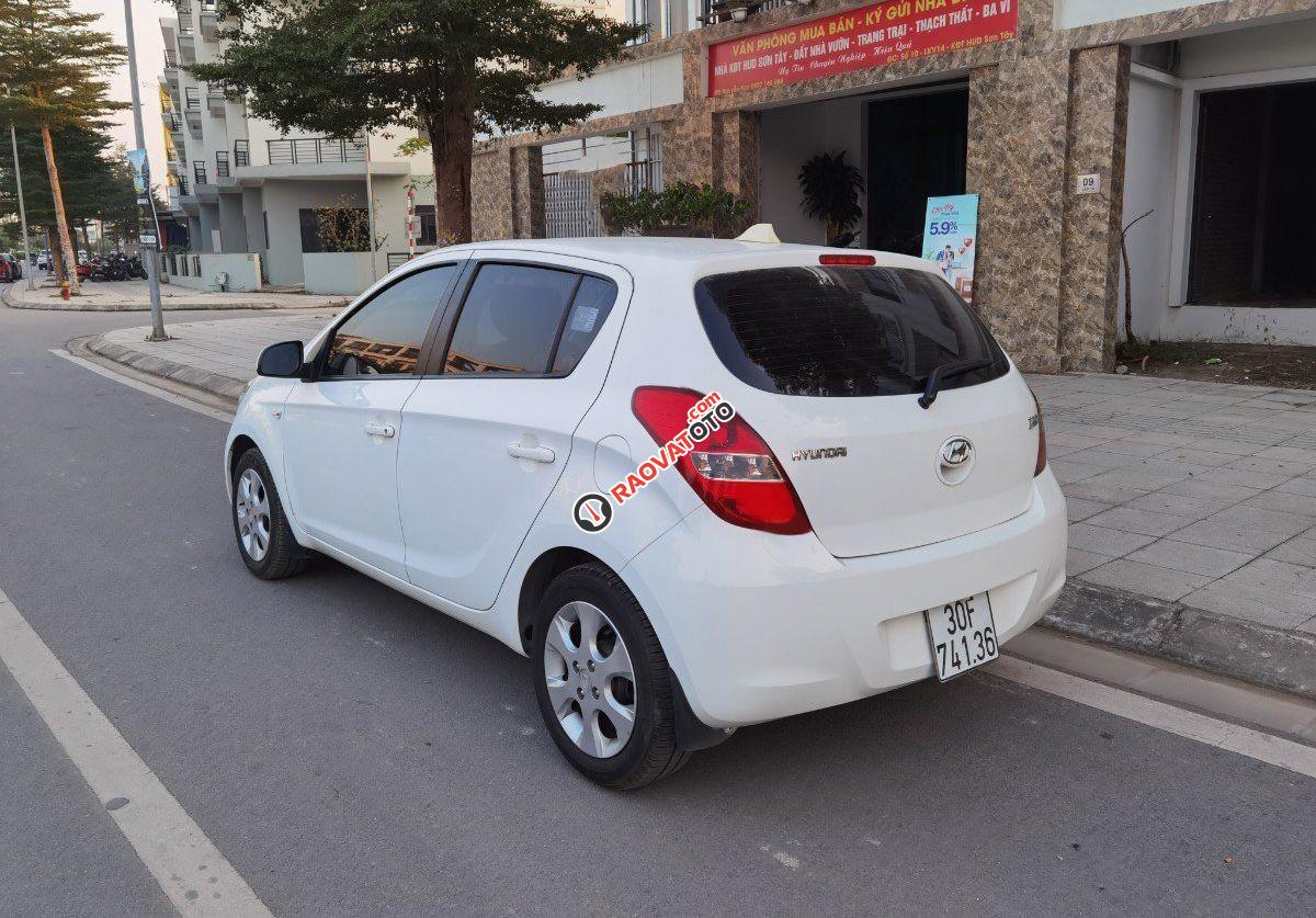 Cần bán gấp Hyundai i20 AT sản xuất năm 2010, màu trắng, nhập khẩu nguyên chiếc còn mới-1
