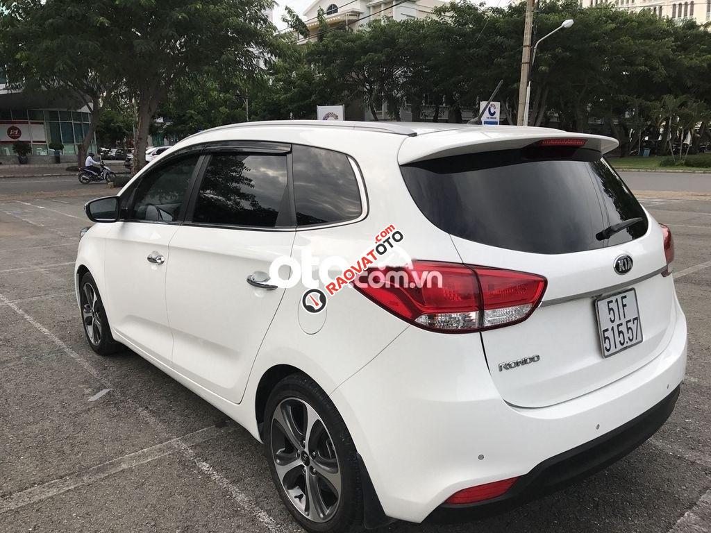 Cần bán gấp Kia Rondo GAT 2015, màu trắng chính chủ-8