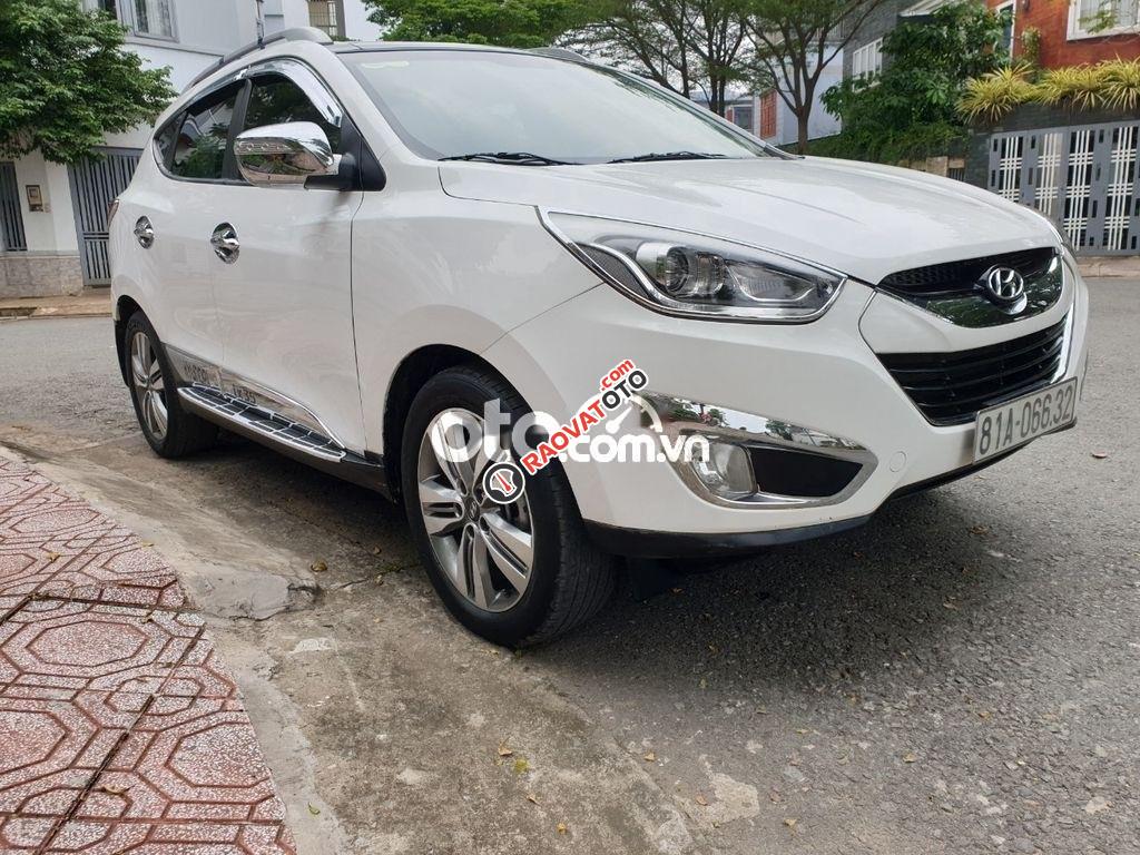 Cần bán gấp Hyundai Tucson AT năm 2014, màu trắng, nhập khẩu nguyên chiếc-0