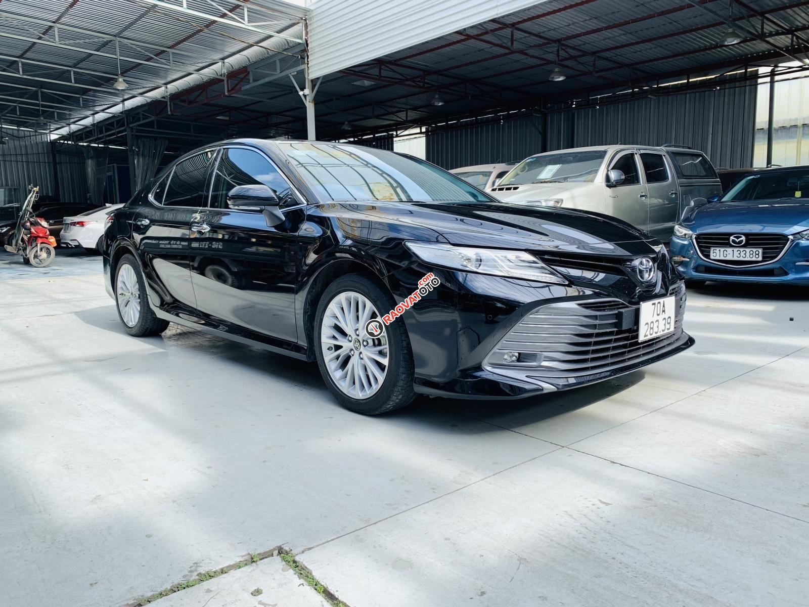 Bán xe Toyota Camry AT sản xuất năm 2020, xe màu đen, cực sang và mới, có trả góp-10