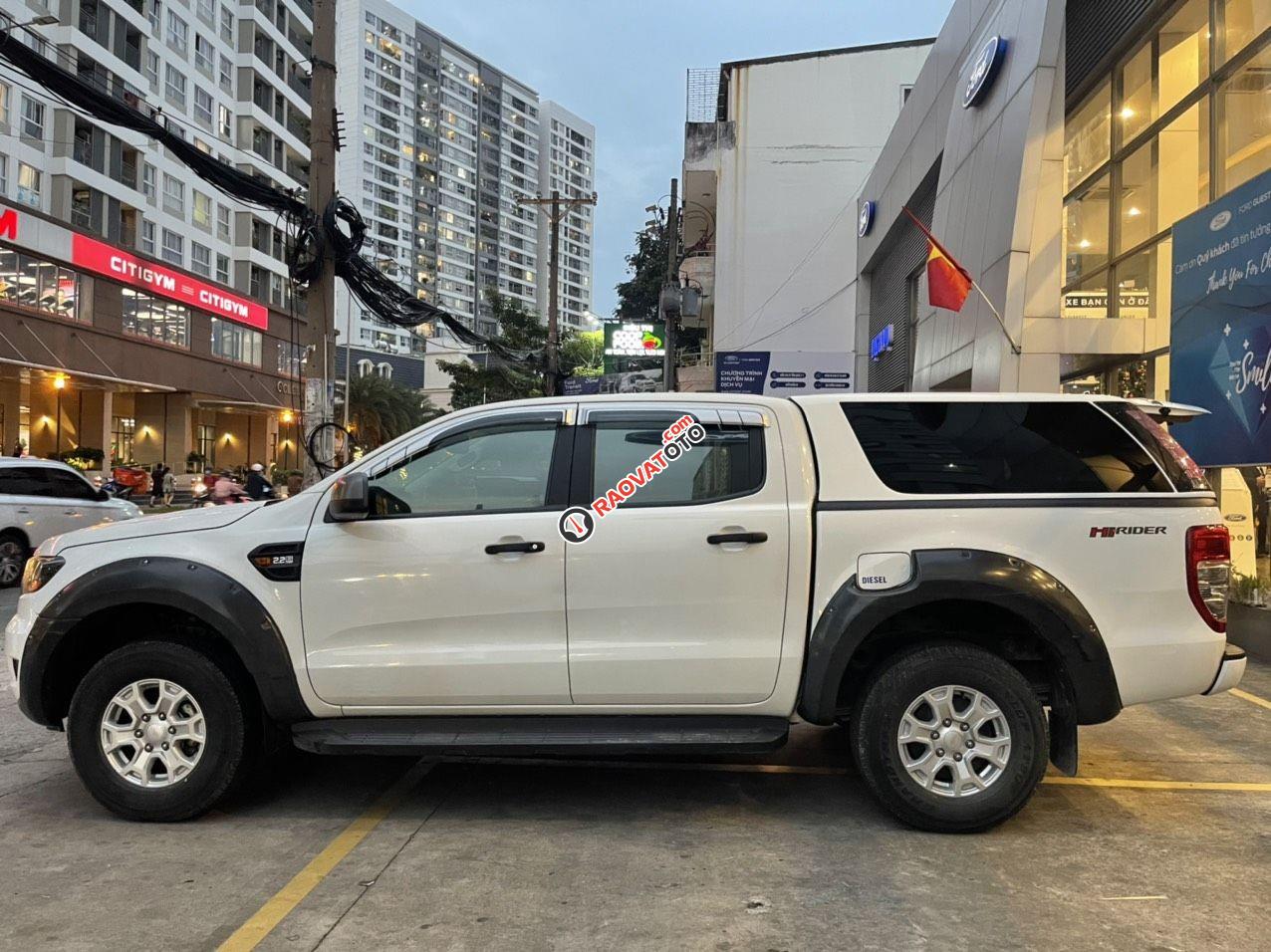 Ford Ranger XLS AT 2017 màu trắng, giá 569tr-3