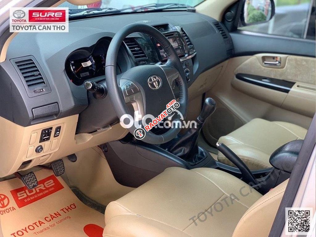 Bán Toyota Fortuner G đời 2016, màu bạc xe gia đình-0