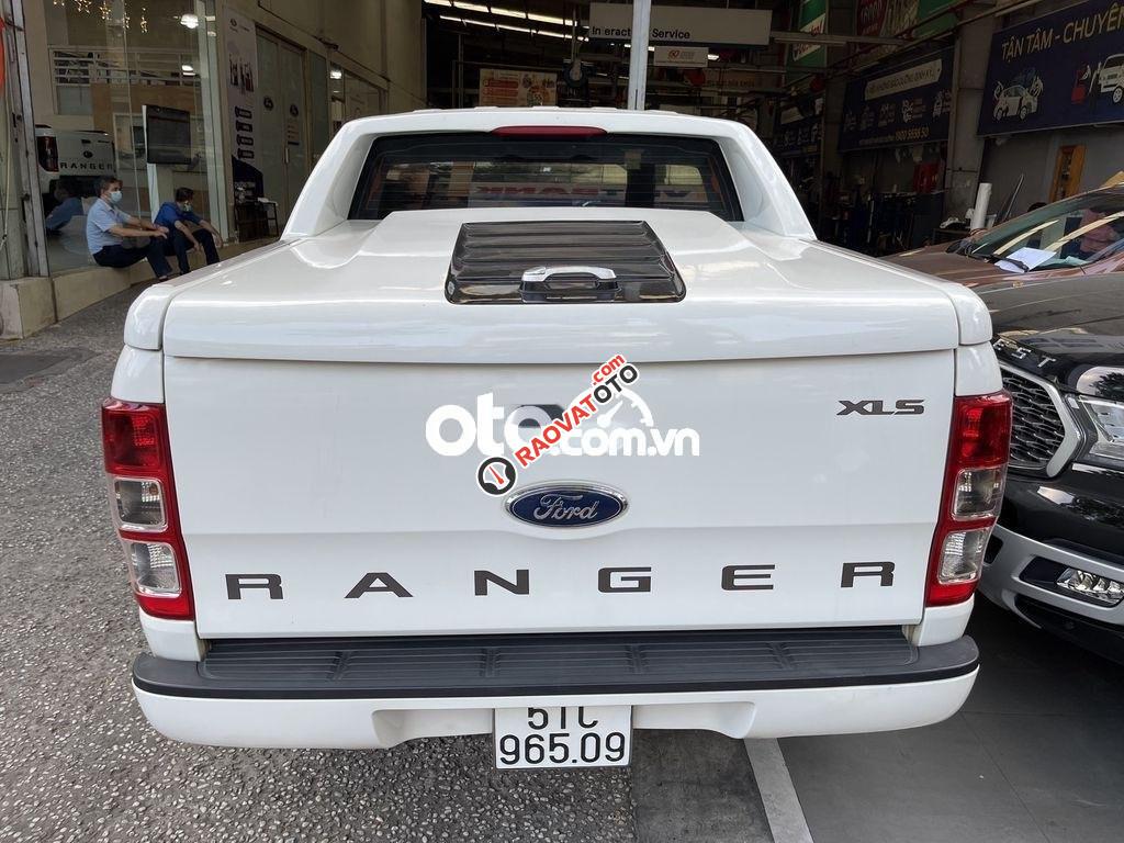 Cần bán gấp Ford Ranger AT năm sản xuất 2017, màu trắng, xe nhập còn mới-0