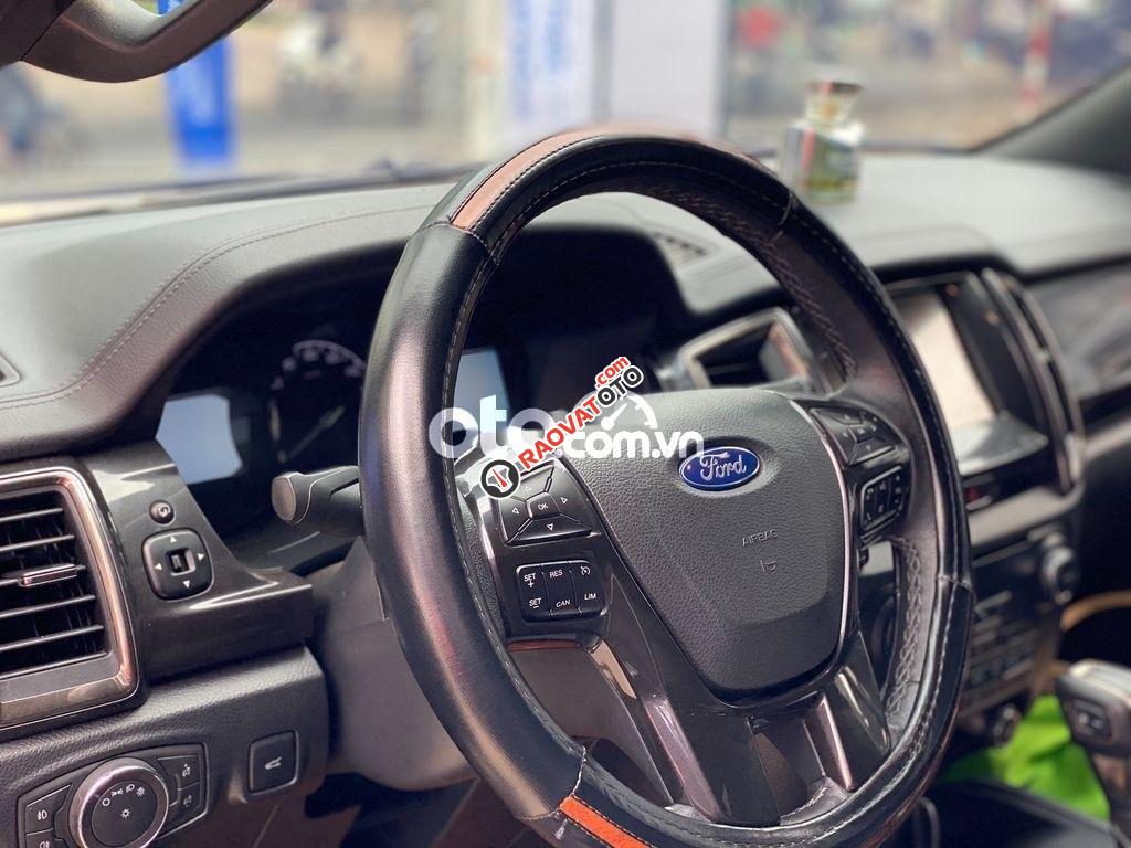 Cần bán gấp Ford Everest AT sản xuất 2019, màu đen, xe nhập còn mới-11