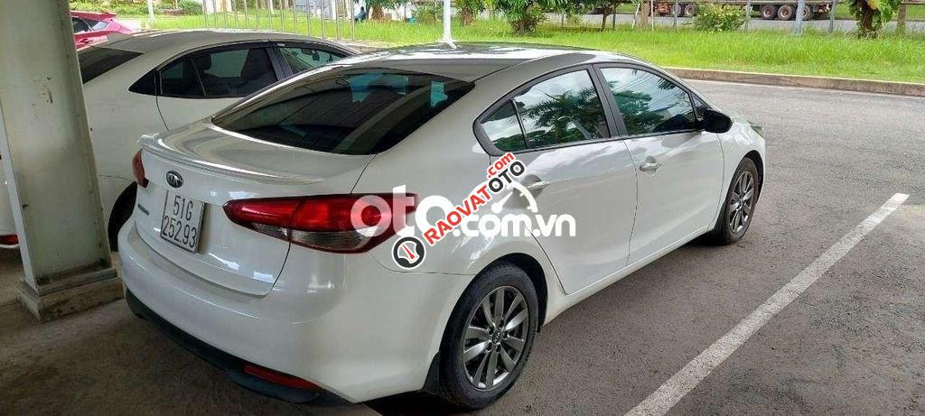 Xe Kia Cerato MT năm sản xuất 2016, màu trắng-1