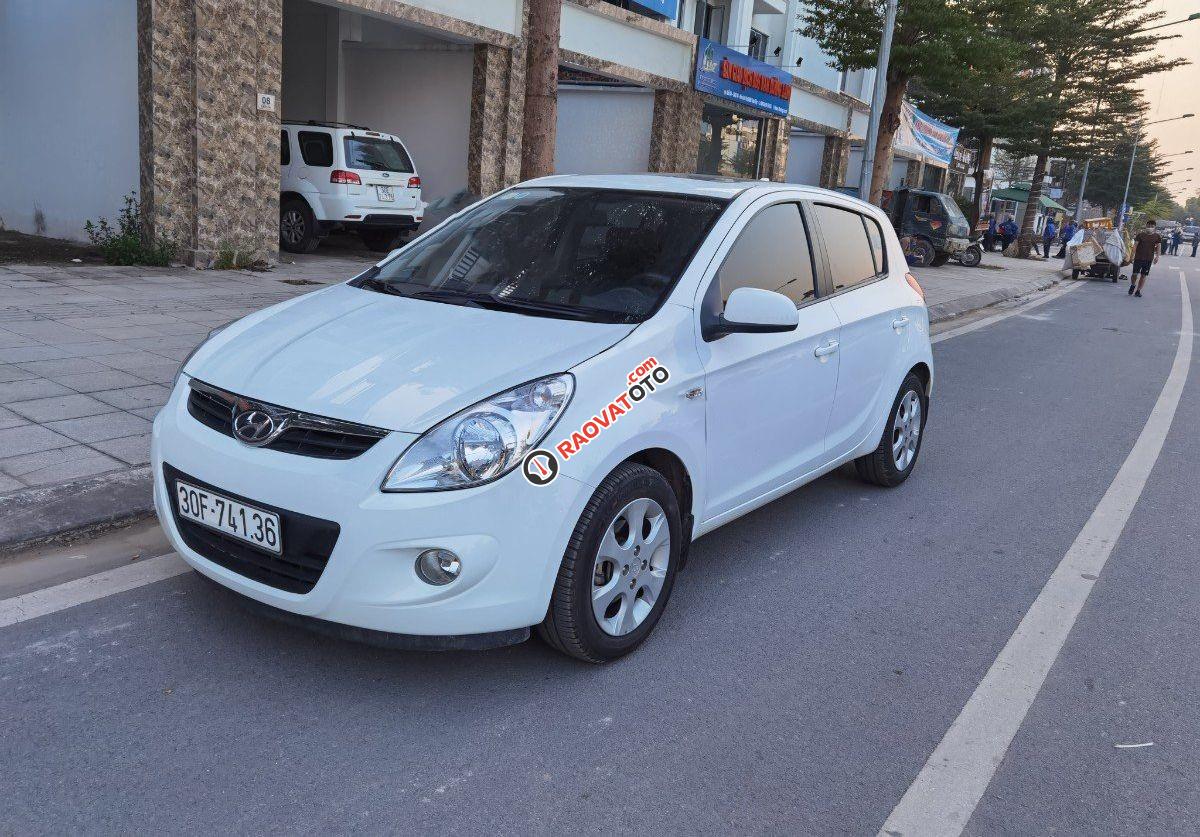 Cần bán gấp Hyundai i20 AT sản xuất năm 2010, màu trắng, nhập khẩu nguyên chiếc còn mới-0