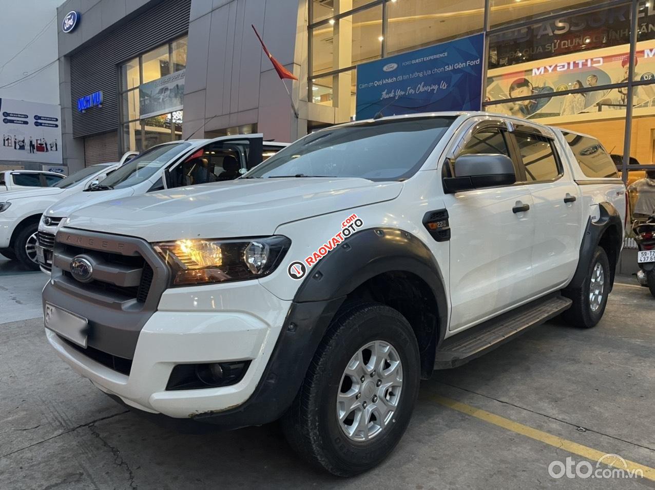 Ford Ranger XLS AT 2017 màu trắng, giá 569tr-9