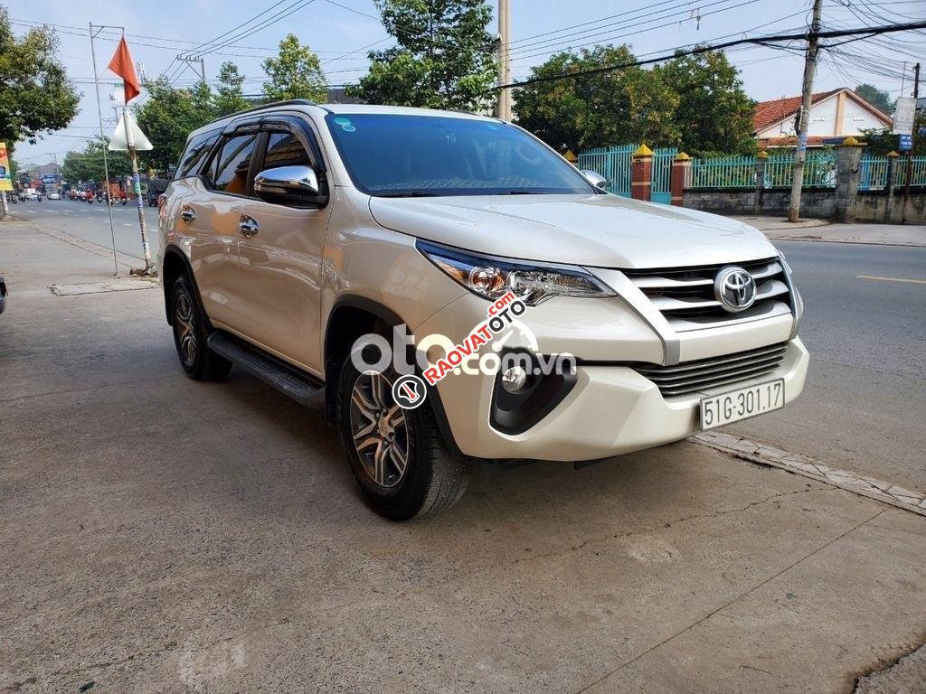 Cần bán Toyota Fortuner MT sản xuất năm 2017, màu trắng-0