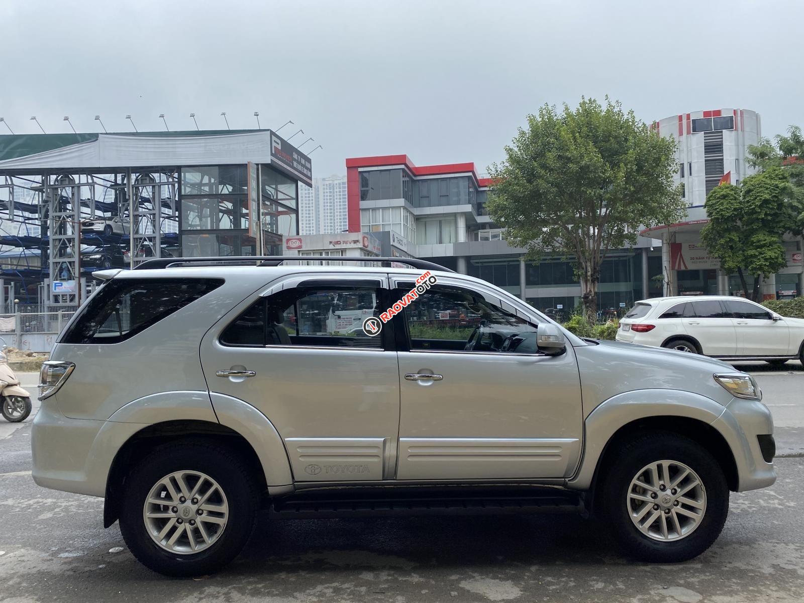 Cần bán lại xe Toyota Fortuner 2.7V 4x2 AT, sx 2014, màu bạc năm 2014-5