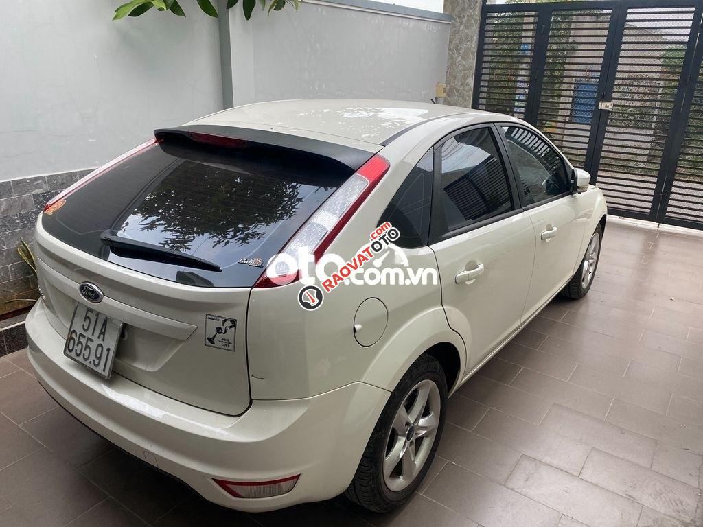 Cần bán lại xe Ford Focus AT sản xuất năm 2013, màu trắng như mới, giá chỉ 375 triệu-3