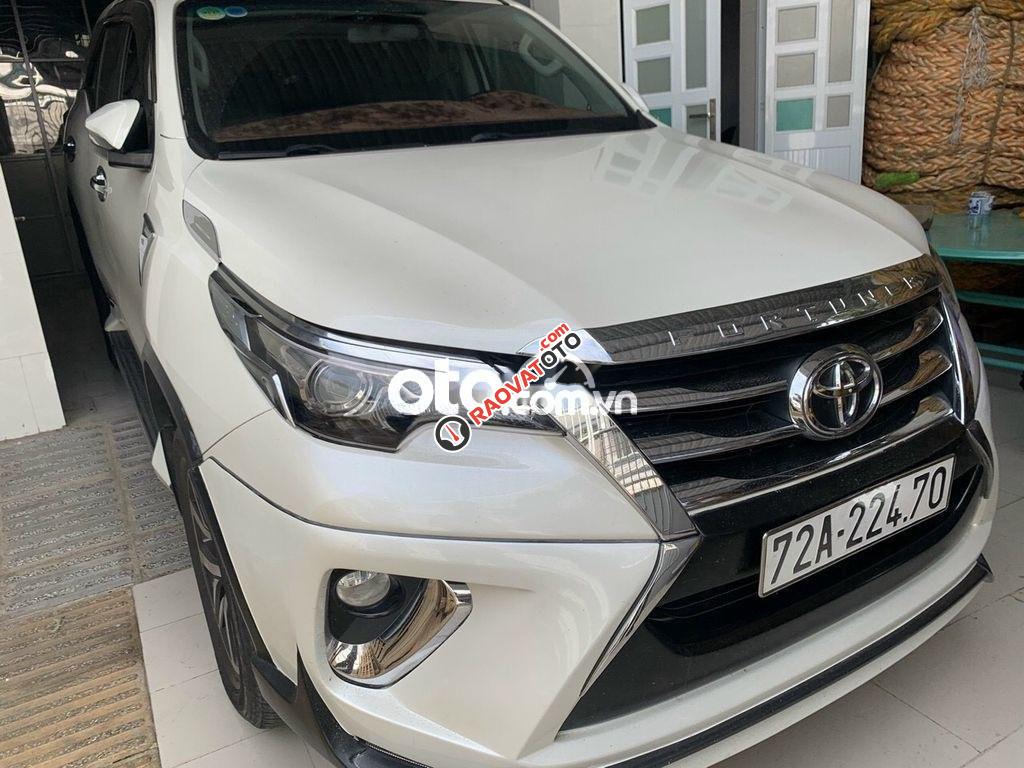 Cần bán xe Toyota Fortuner 4x4AT sản xuất 2017, màu trắng, nhập khẩu -1
