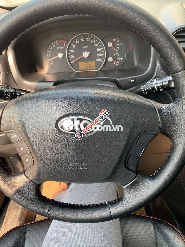 Cần bán gấp Kia Carens MT sản xuất 2010, màu xám còn mới-9