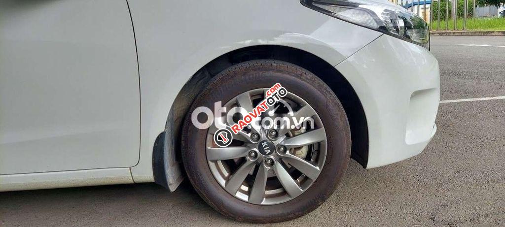 Xe Kia Cerato MT năm sản xuất 2016, màu trắng-2