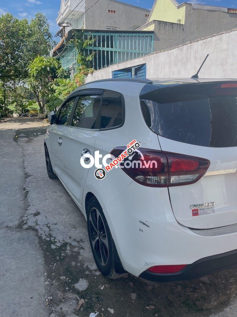 Cần bán lại xe Kia Rondo MT đời 2017, màu trắng chính chủ-4