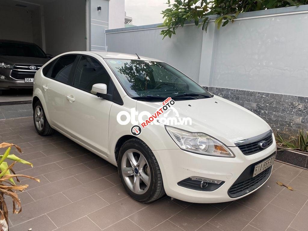 Cần bán lại xe Ford Focus AT sản xuất năm 2013, màu trắng như mới, giá chỉ 375 triệu-1