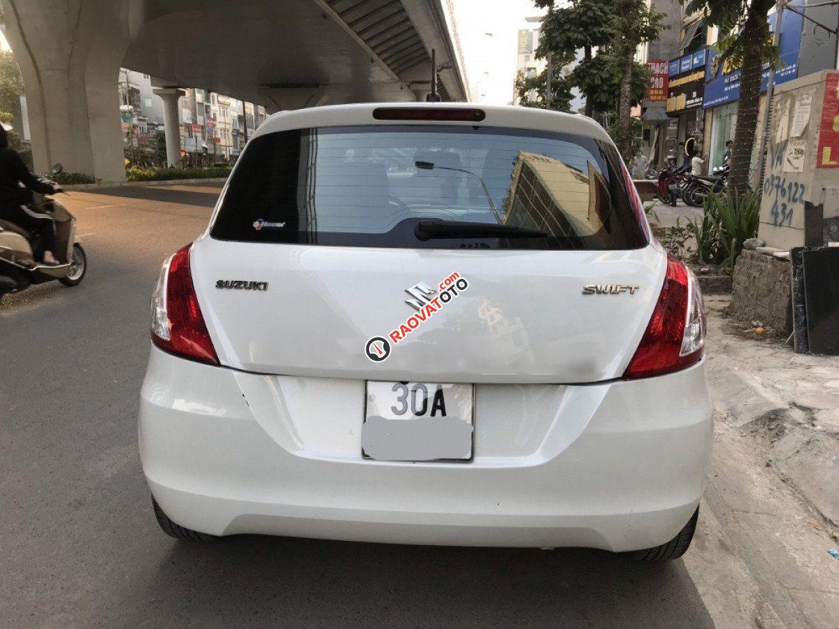 Bán Suzuki Swift AT sản xuất 2015, màu trắng-3