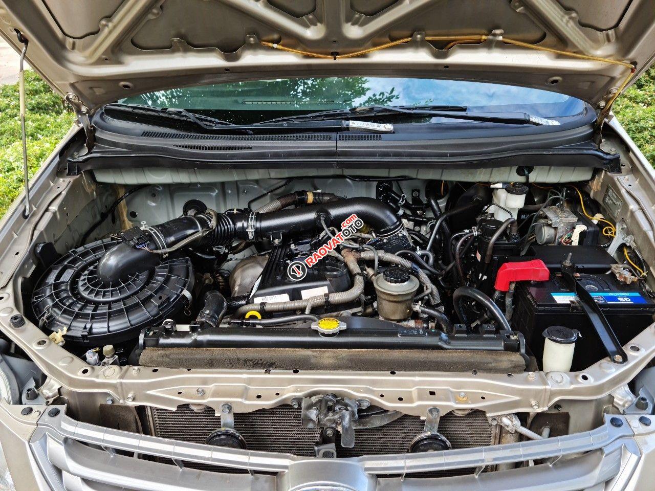 Cần bán gấp xe Toyota Innova E 2013, xe còn rất mưới, giá chỉ 335 triệu-1