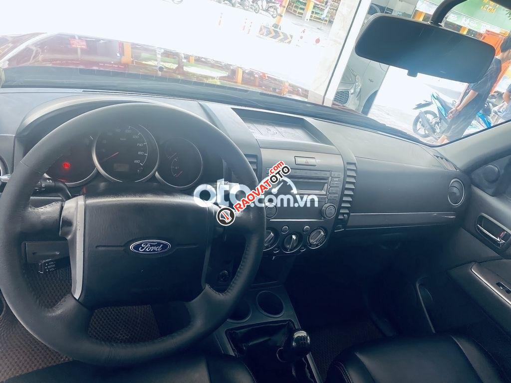 Cần bán Ford Everest MT sản xuất năm 2014, màu đỏ còn mới, giá tốt-8