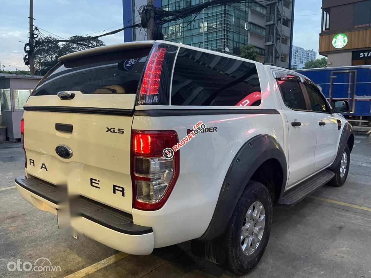 Ford Ranger XLS AT 2017 màu trắng, giá 569tr-0