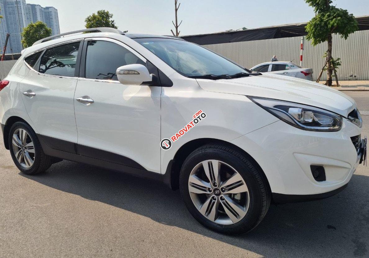 Bán xe Hyundai Tucson 2.0AT sản xuất năm 2014, màu trắng, nhập khẩu nguyên chiếc, 585 triệu-2