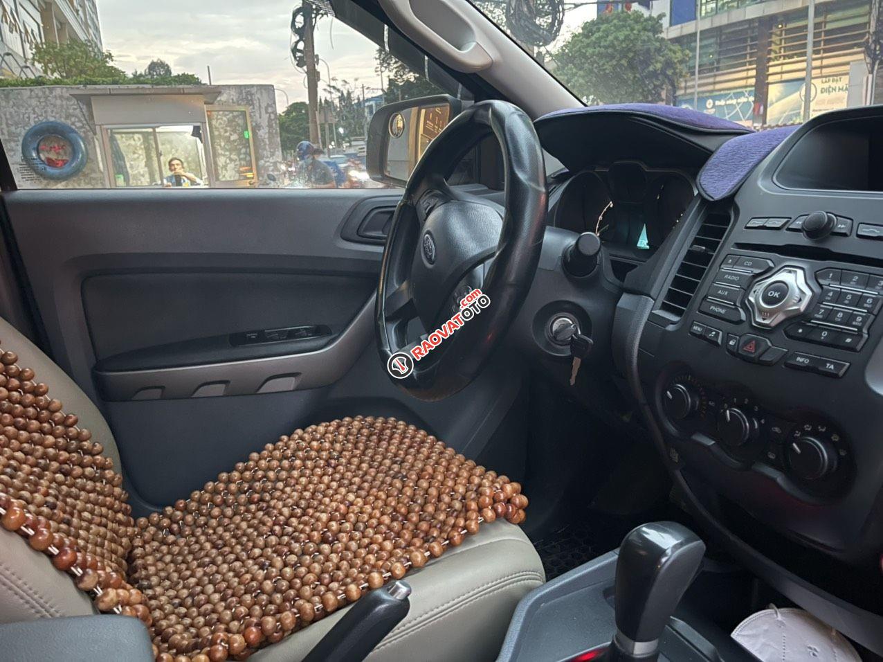 Ford Ranger XLS AT 2017 màu trắng, giá 569tr-5