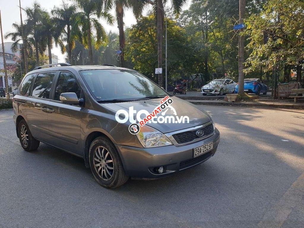 Cần bán Kia Carnival AT năm sản xuất 2011, màu xám, nhập khẩu-3