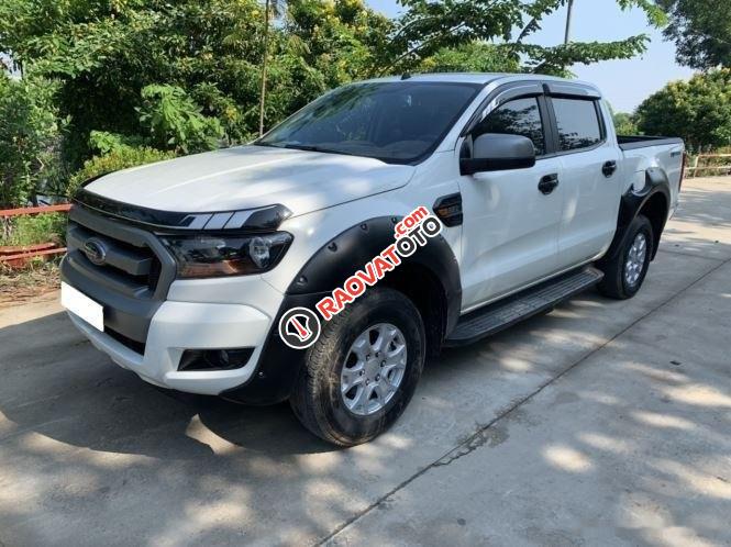 Cần bán lại xe Ford Ranger XLS 2.2L 4x2 AT 2017, màu trắng, xe nhập xe gia đình-0