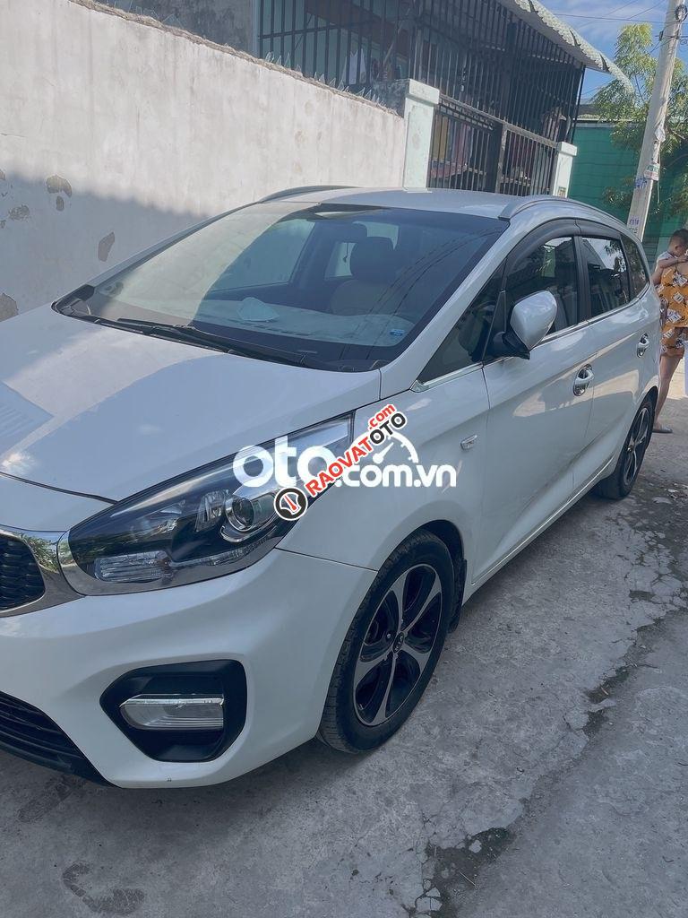 Cần bán lại xe Kia Rondo MT đời 2017, màu trắng chính chủ-5