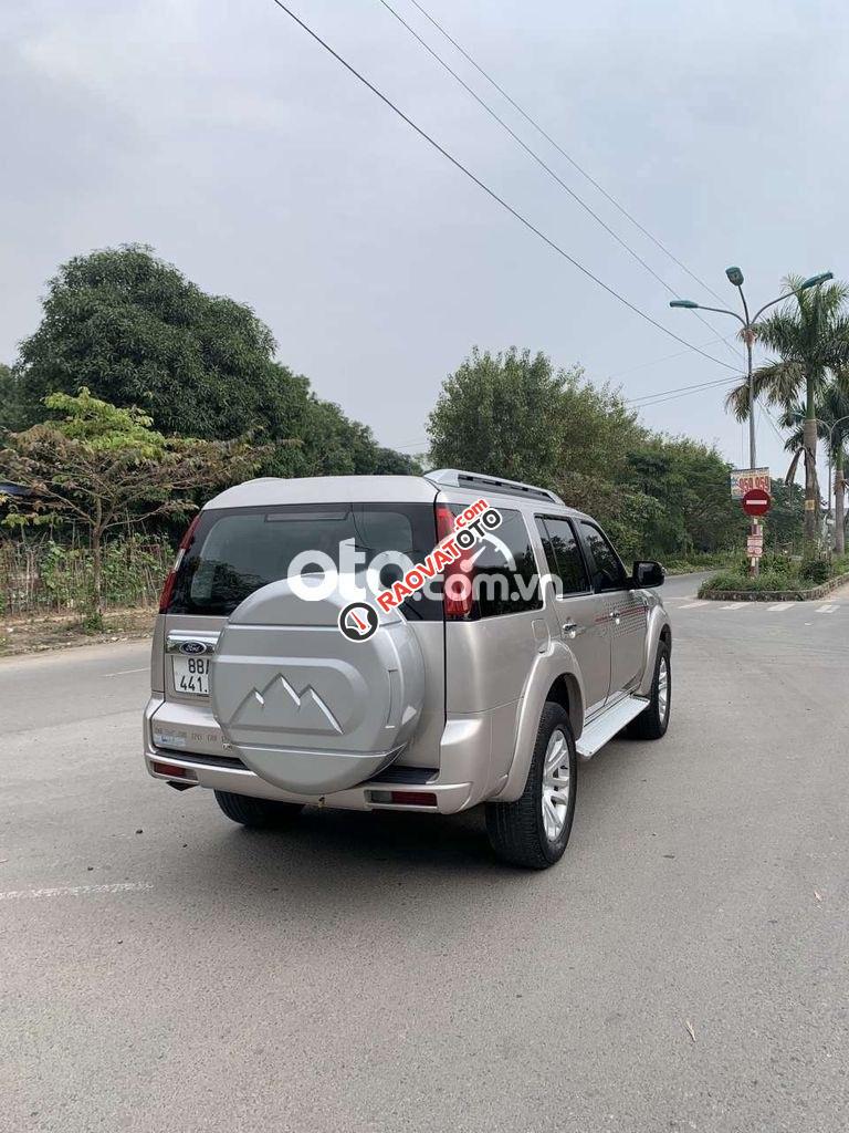 Bán xe Ford Everest AT sản xuất năm 2015, màu bạc còn mới-2