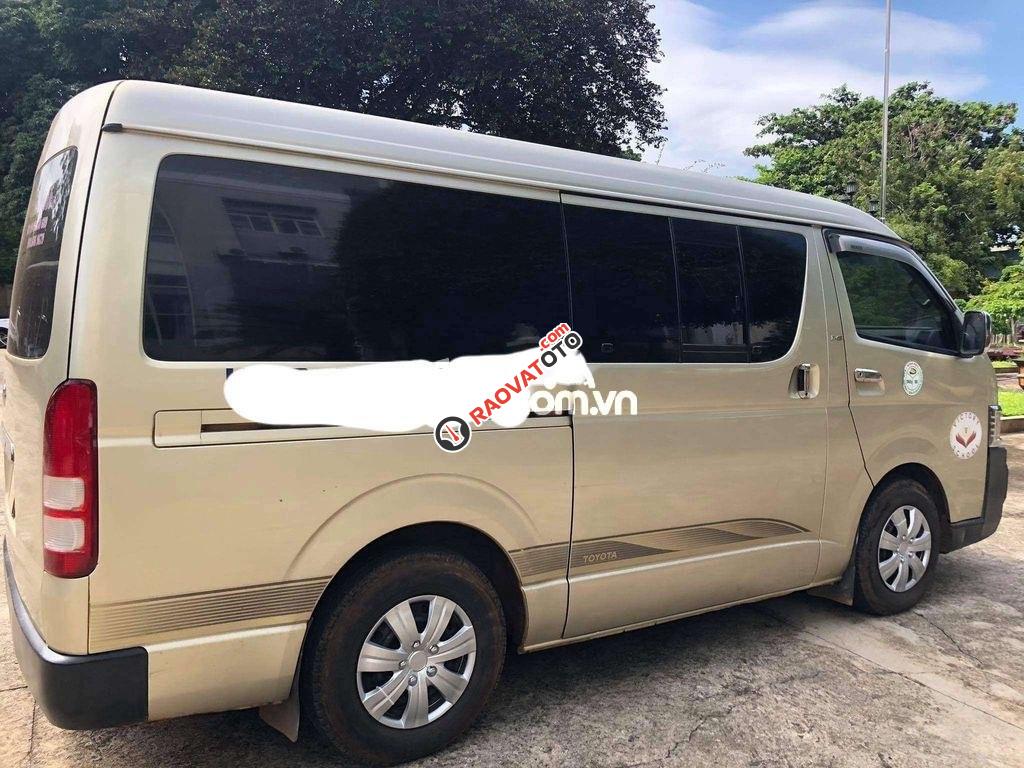 Bán Toyota Hiace MT năm sản xuất 2009, màu bạc, xe nhập, giá 285tr-1