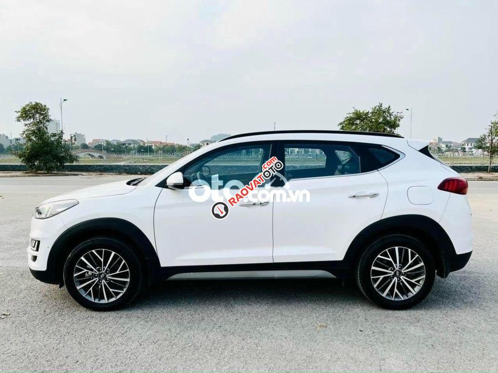 Cần bán lại xe Hyundai Tucson AT năm 2019, màu trắng còn mới-9