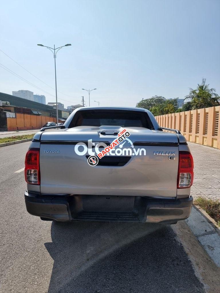Bán ô tô Toyota Hilux E đời 2018, màu bạc, nhập khẩu số tự động-3