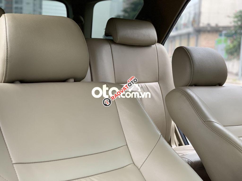 Cần bán lại xe Toyota Fortuner V 4X2 AT 2013, màu bạc-6