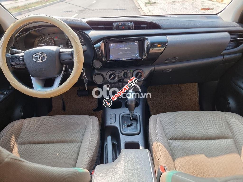 Bán ô tô Toyota Hilux E đời 2018, màu bạc, nhập khẩu số tự động-1