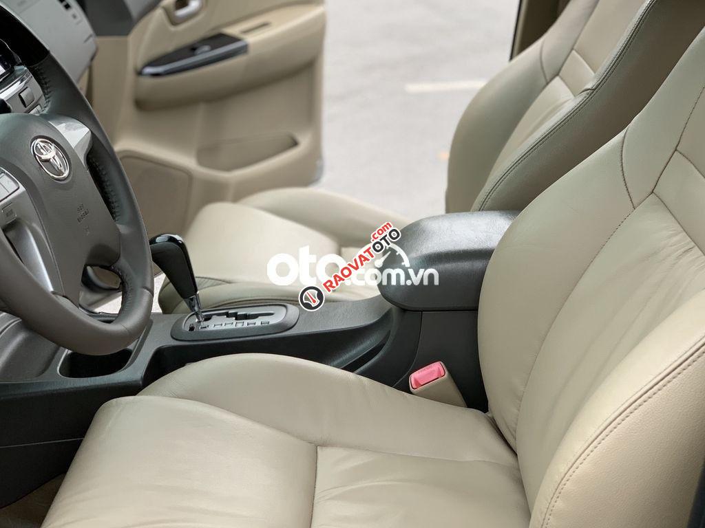 Cần bán lại xe Toyota Fortuner V 4X2 AT 2013, màu bạc-8