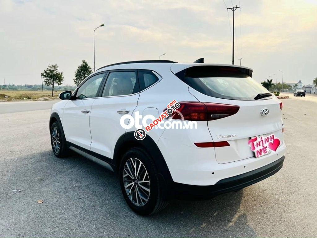 Cần bán lại xe Hyundai Tucson AT năm 2019, màu trắng còn mới-10