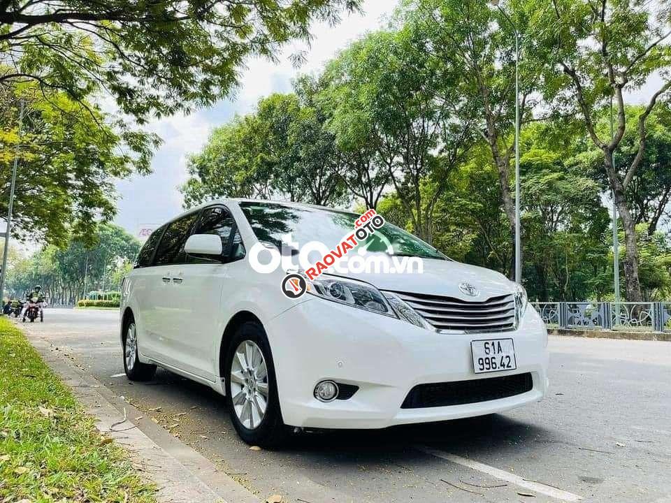 Xe Toyota Sienna Limited năm sản xuất 2012, xe nhập-10