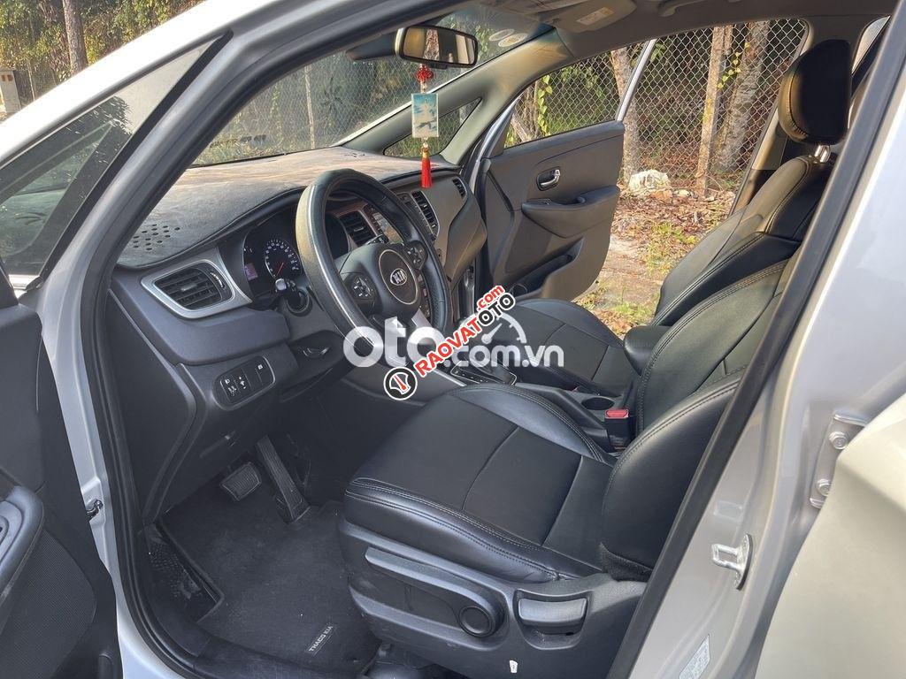Cần bán gấp Kia Rondo 2.0 GAT năm 2015, màu bạc còn mới-5