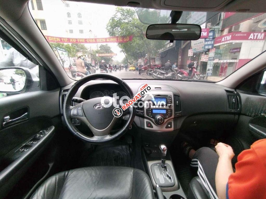 Cần bán gấp Hyundai i30 CW sản xuất 2009, màu bạc, xe nhập chính chủ-1