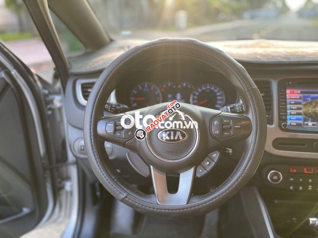 Cần bán gấp Kia Rondo 2.0 GAT năm 2015, màu bạc còn mới-9