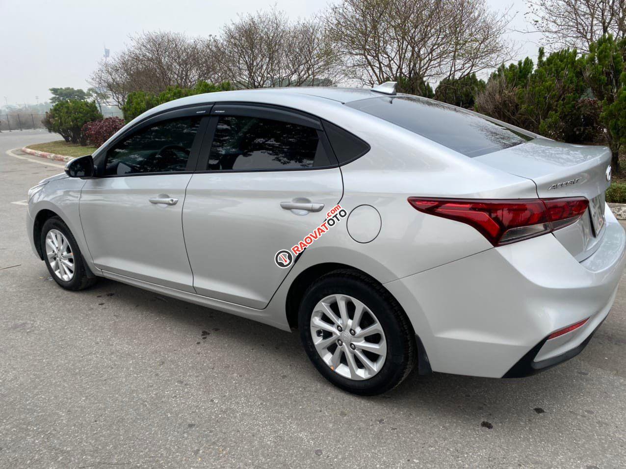 Cần bán gấp Hyundai Accent MT sản xuất năm 2018, màu bạc, 358tr-0