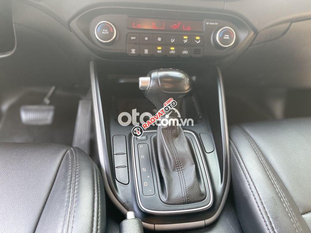 Cần bán gấp Kia Rondo 2.0 GAT năm 2015, màu bạc còn mới-8