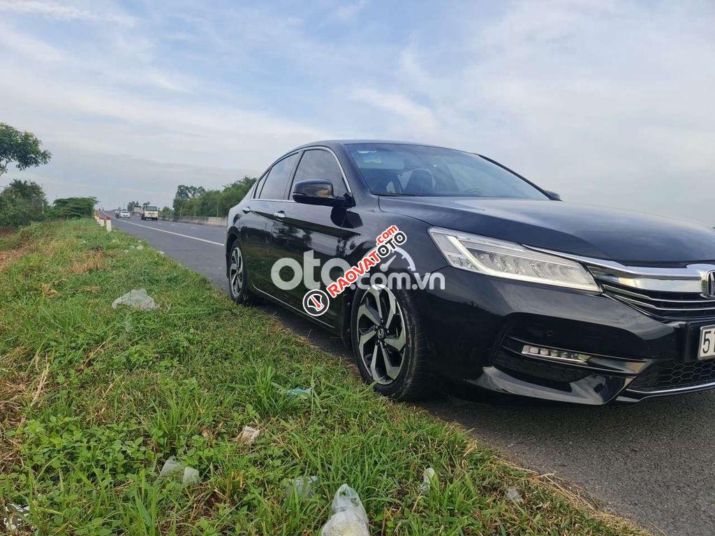 Cần bán gấp Honda Accord 2.4 năm 2017, màu đen, nhập khẩu-0