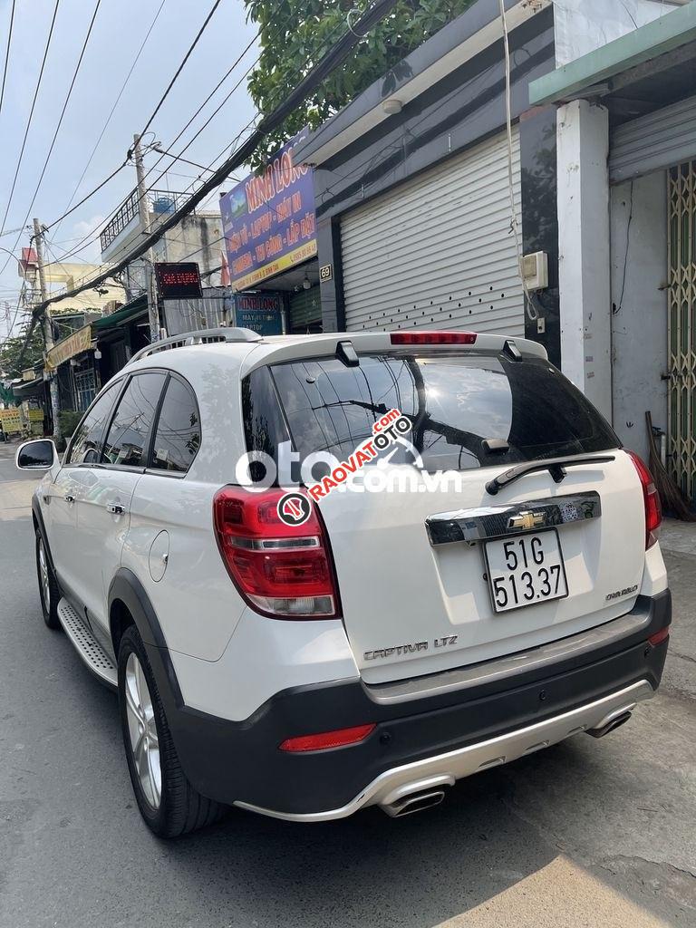 Bán Chevrolet Captiva LTZ năm 2014, màu trắng, giá tốt-7