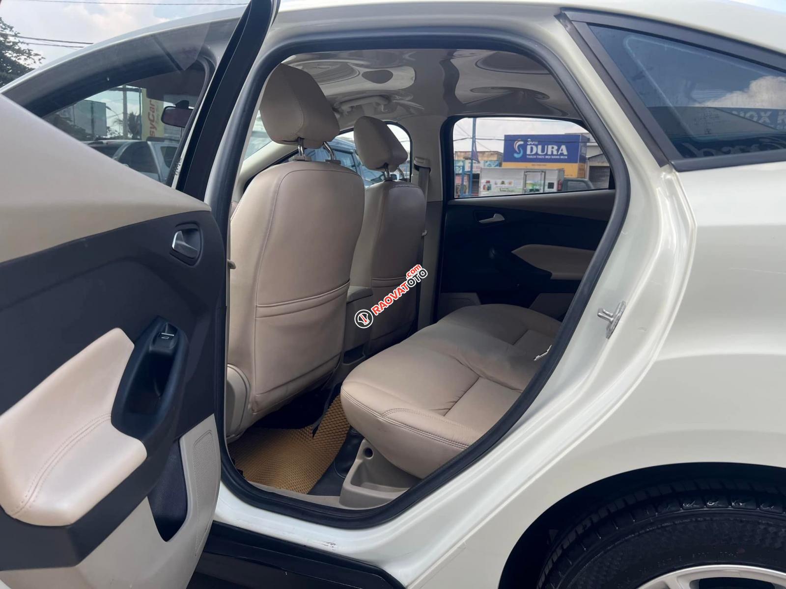 Bán Ford Focus AT năm 2019, màu trắng, giá tốt-3