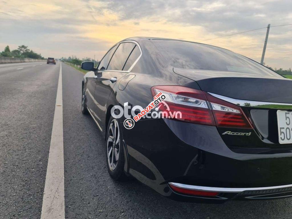 Cần bán gấp Honda Accord 2.4 năm 2017, màu đen, nhập khẩu-3