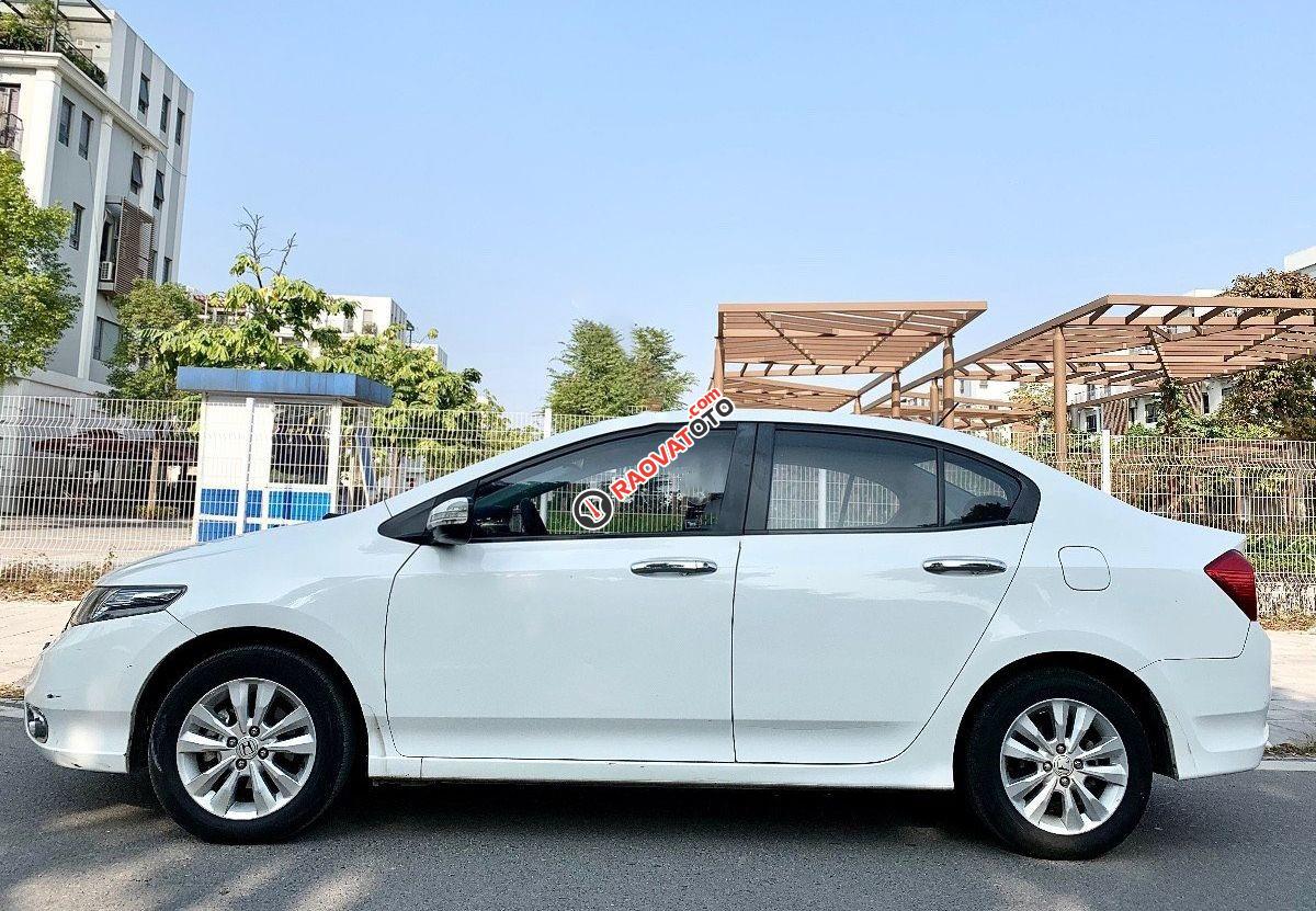 Cần bán gấp Honda City 1.5AT sản xuất 2014, màu trắng-2